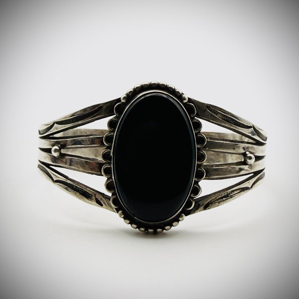 Sterling Silver & Black Onyx Cuff Bracelet – Vintage Split-Shank Design